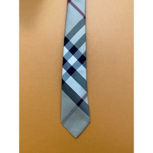 🔥 Burberry Classic Cut Check Silk Tie Beige